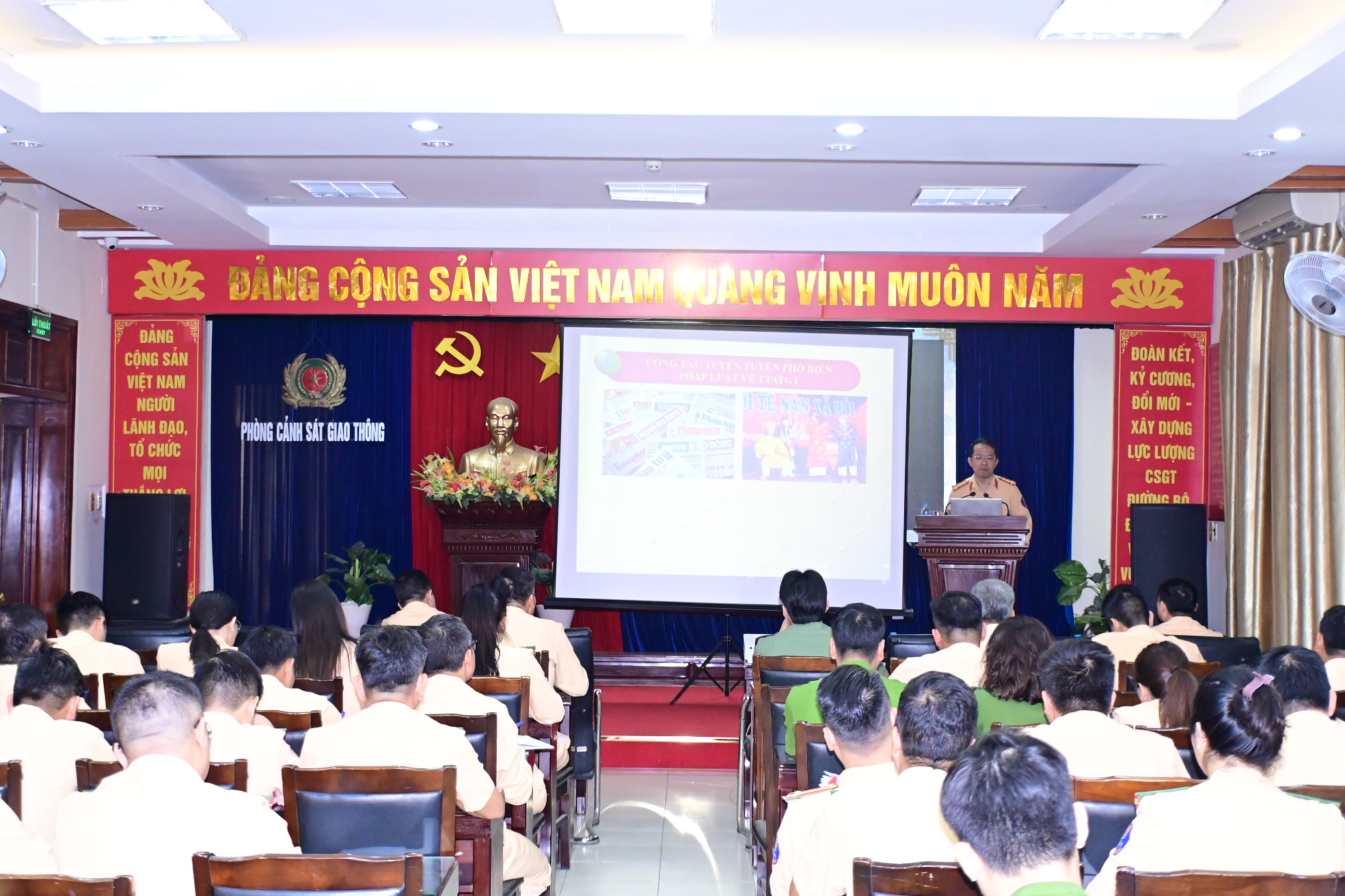 Tập huấn về kỹ năng tuyên truyền, phổ biến, giáo dục pháp luật về trật tự an toàn giao thông đối với lực lượng Cảnh sát giao thông